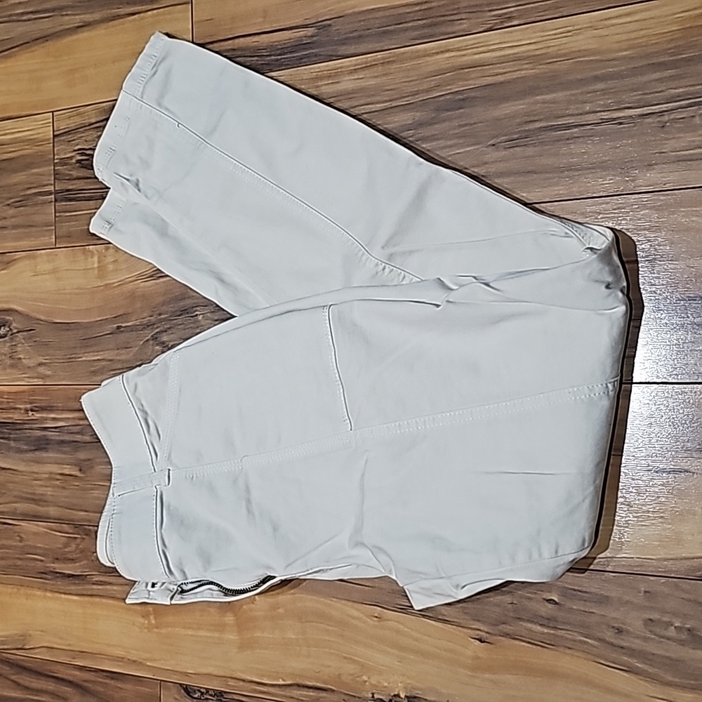 Chico's size 1 Regular Light cream color Straight Leg Pants excellent condition